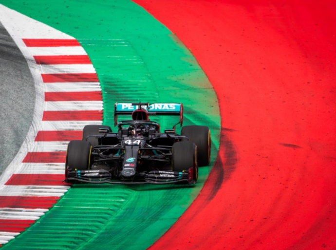 Khởi động giải đua F1 tại Áo, Hamilton có lợi thế đầu tiên
